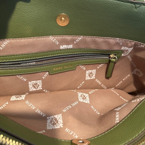 Anne Klein olive tote - Picture 5 of 6
